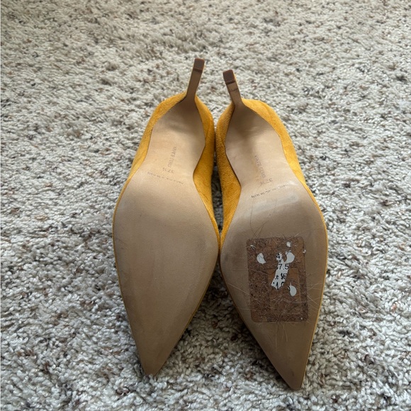 Manolo Blahnik yellow suede BB heels - Picture 3 of 3